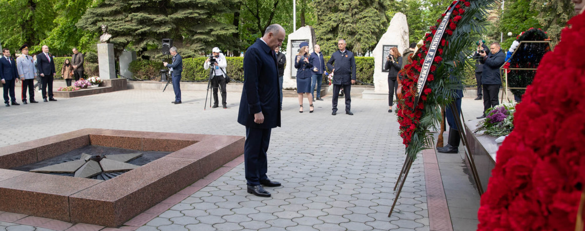 В День Победы в Черкесске почтили память павших за Родину