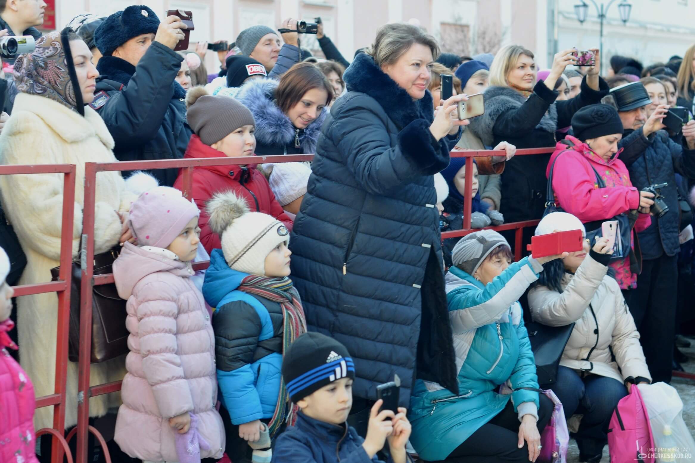 Открой главные новости. Город Черкесск городская елка. Новогодние мероприятия в Черкесске 2021. Черкесск новый год 2020. Каникулы Черкесск новогодние.