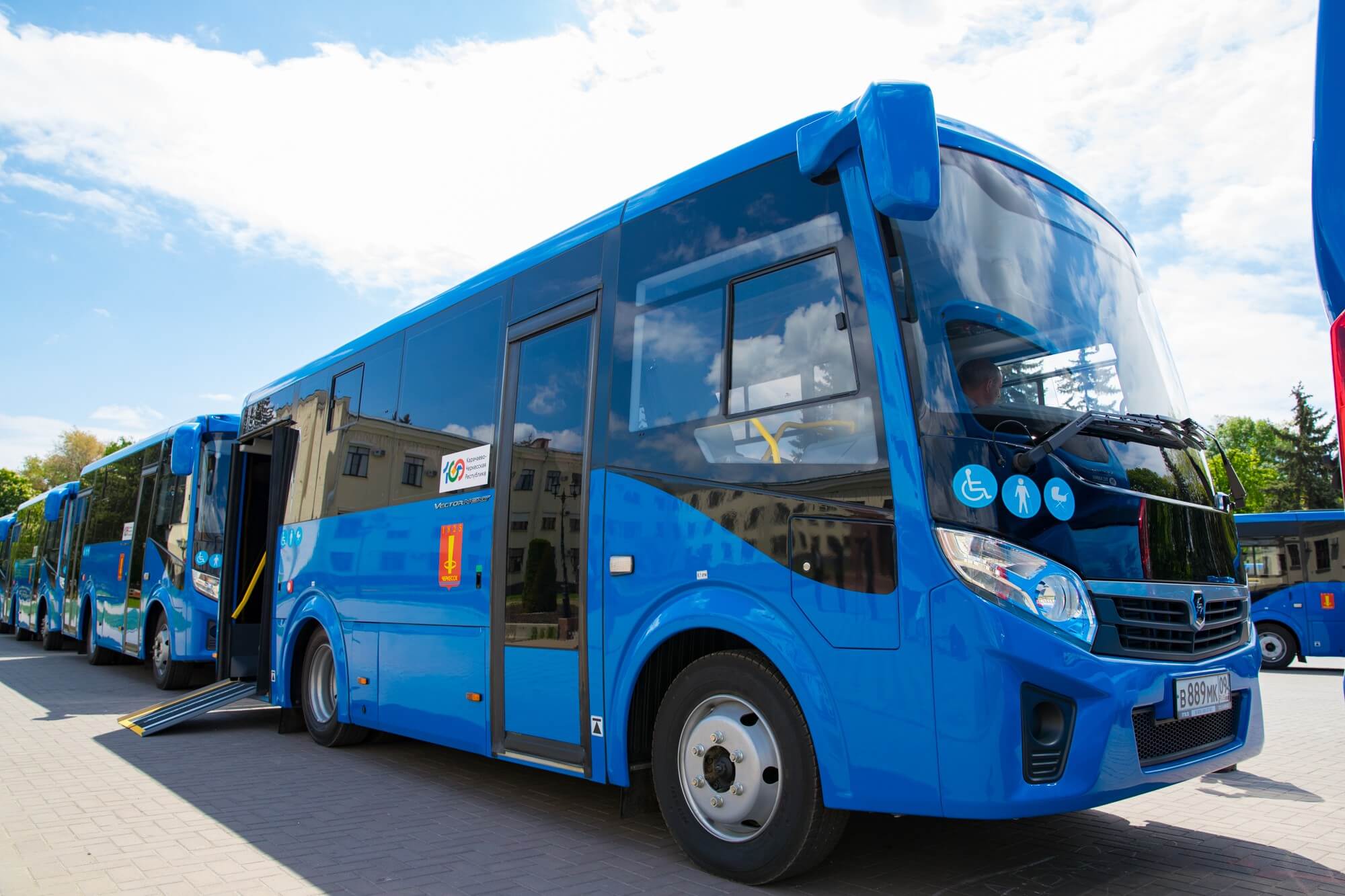 Впервые за 12 лет в Черкесске на линию вышли 20 новых современных автобусов