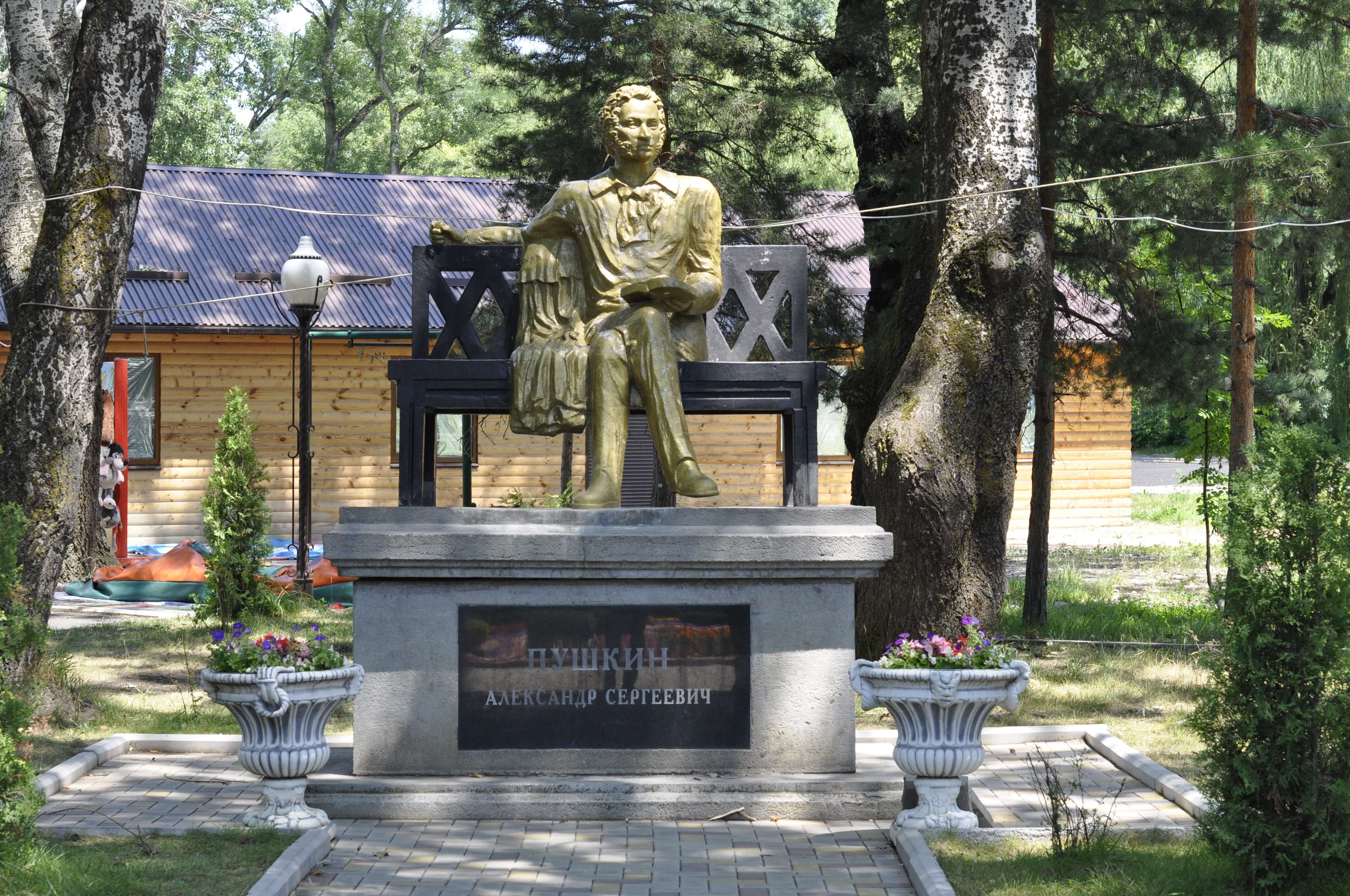 Памятник Пушкину в Черкесске