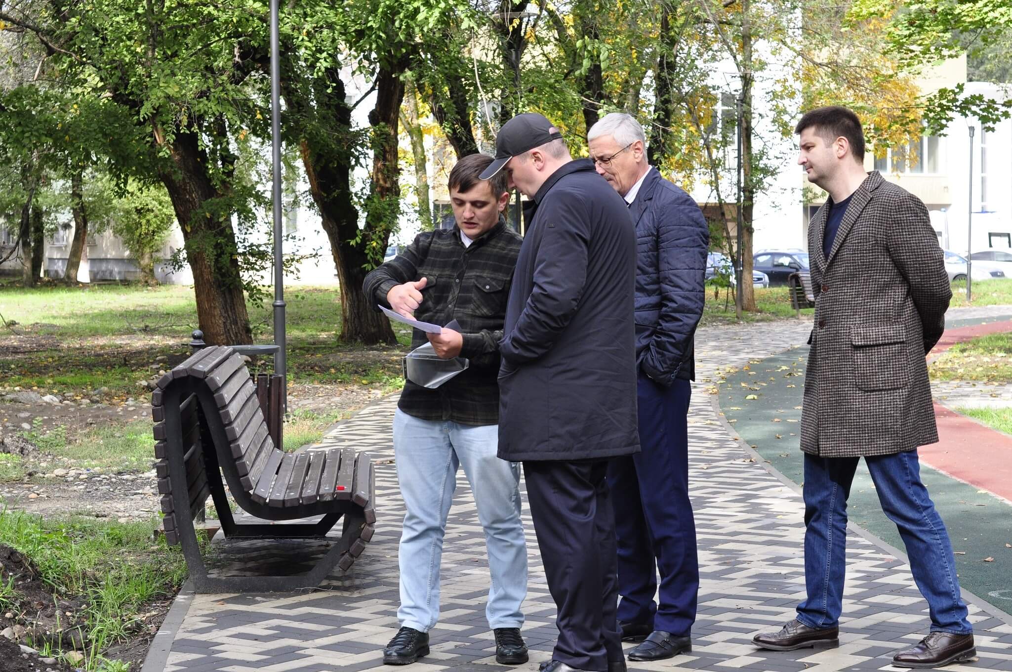 Мэр Черкесска Алексей Баскаев промониторил ход строительных работ в парке вблизи завода РТИ