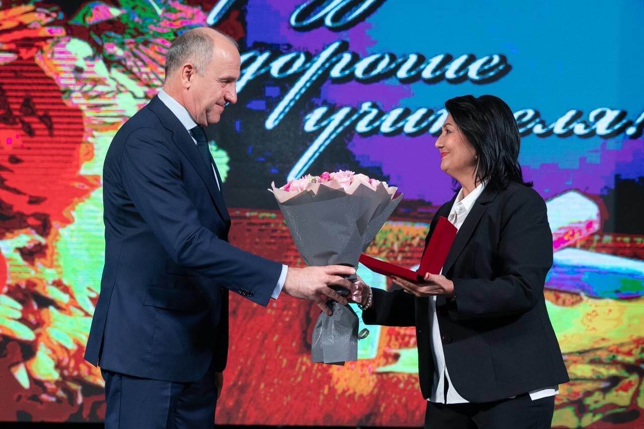 Педагоги Черкесска получили награды в канун Дня учителя