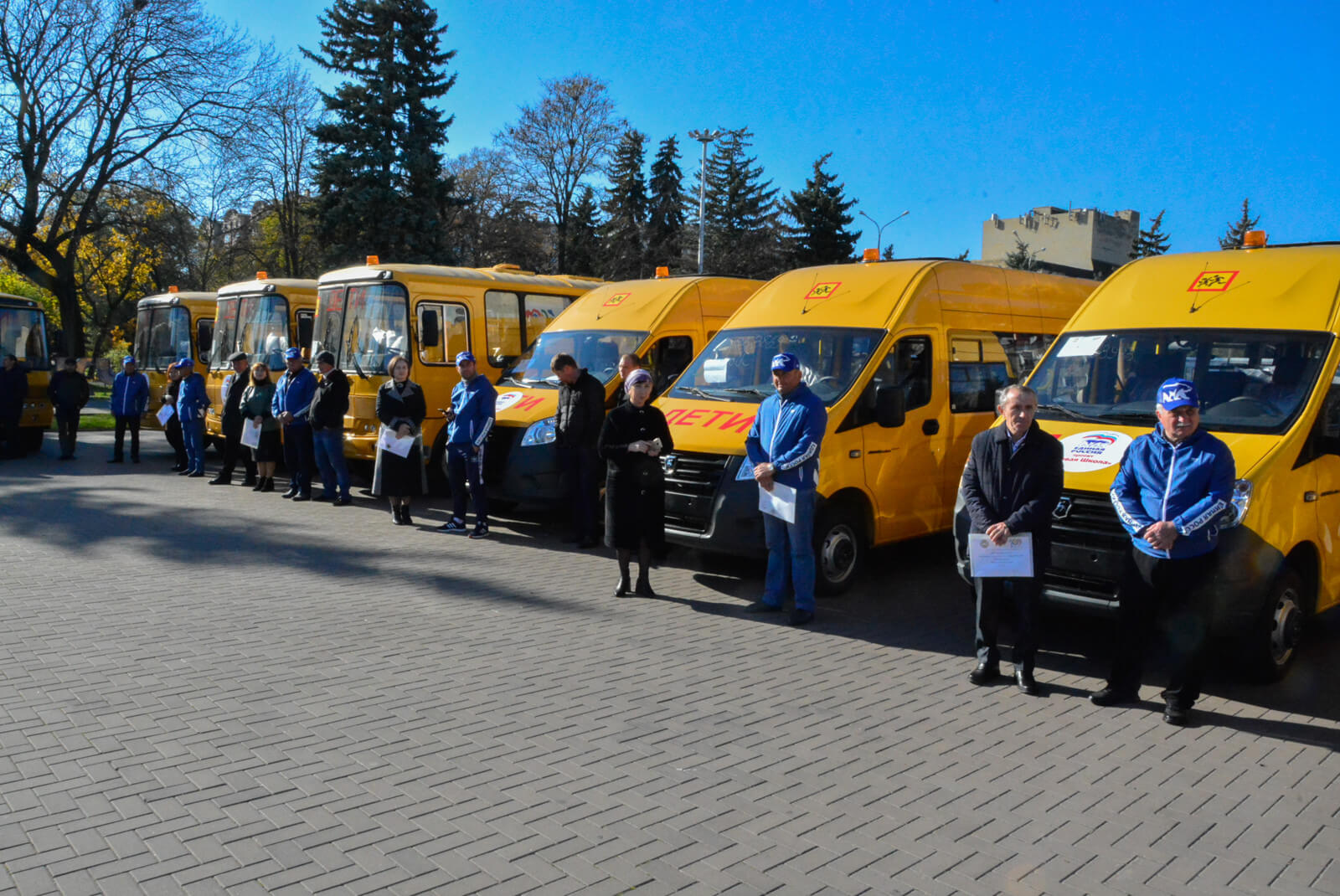 Автобус на черкесск сегодня. Школьный автобус. Автобус Черкесск. Автобусы Карачаево Черкесия.