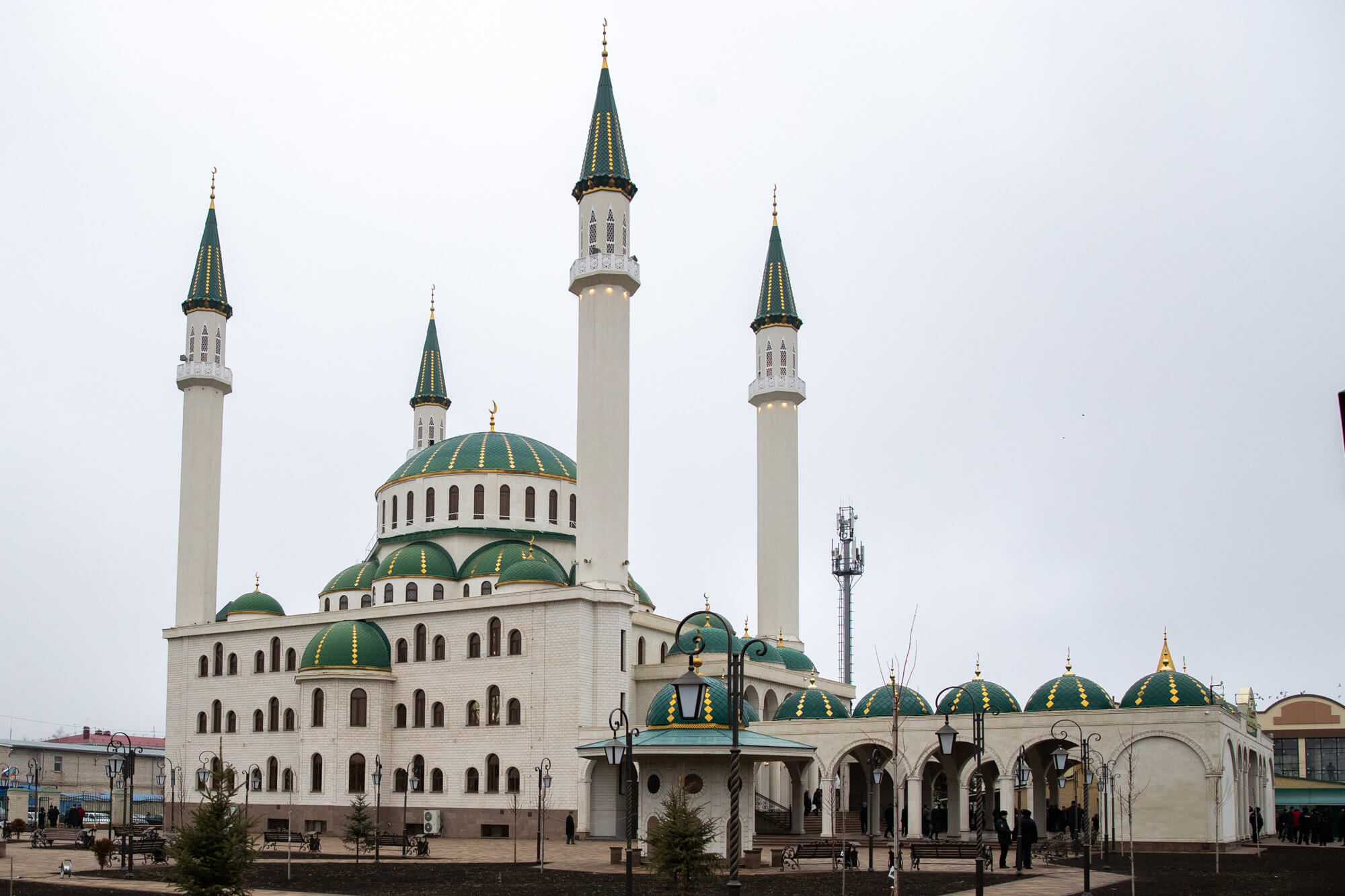 Ураза в черкесске. Соборная мечеть Черкесск. Новая мечеть в Черкесске. Мечеть Абу Ханифы Черкесск. Черкесск мечеть 2023.