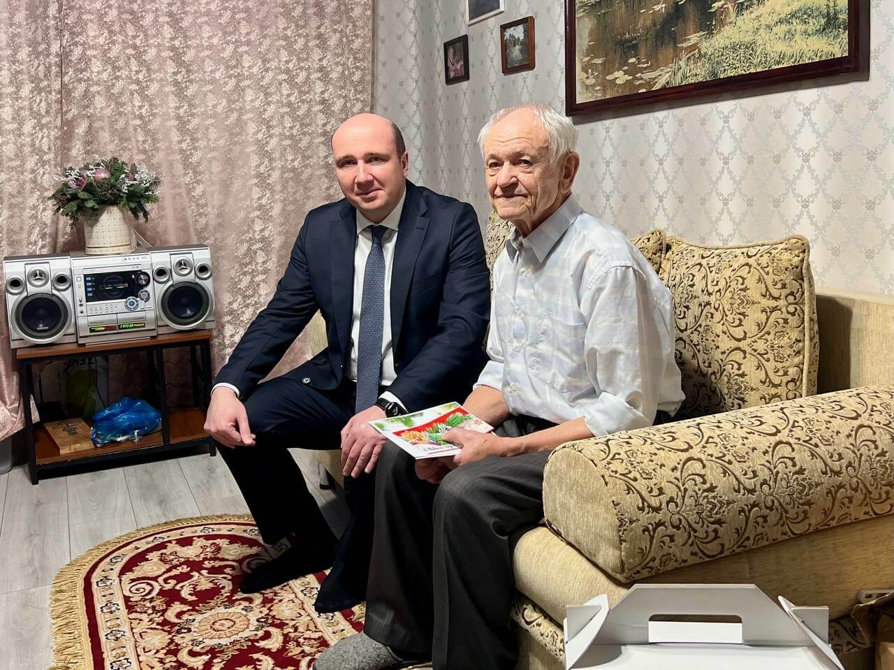 Ветераны Великой Отечественной войны к Новому году получили подарки от Главы КЧР и мэра Черкесска