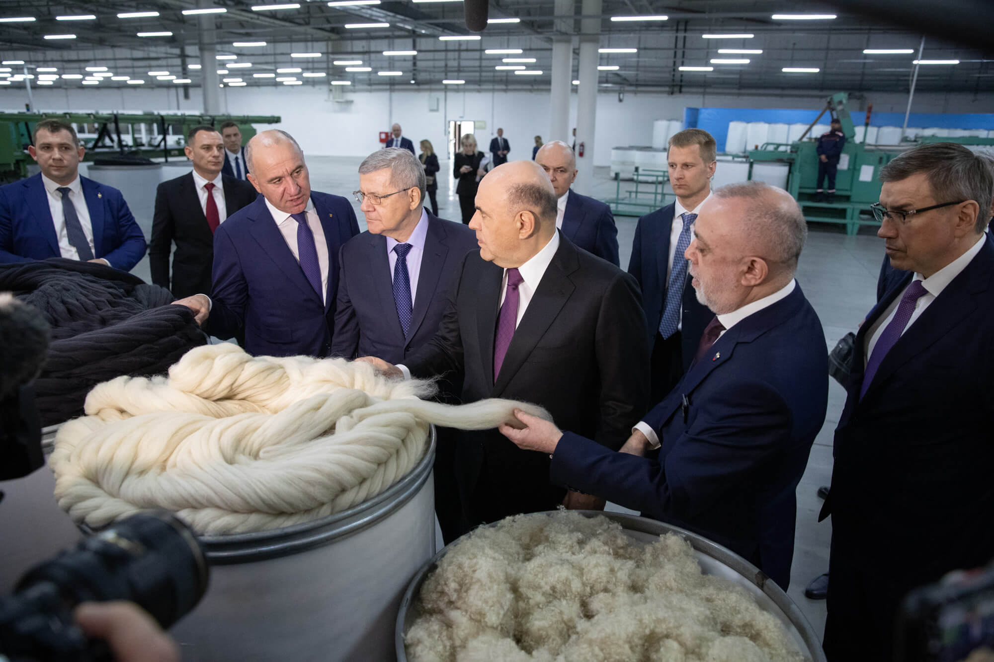 Председатель Правительства РФ Михаил Мишустин посетил предприятие по переработке овечьей шерсти "ВУЛКАМ" в Черкесске