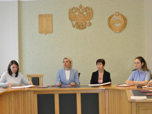 В Черкесске на очередном заседании городской комиссии по делам несовершеннолетних и защите их прав рассмотрели 39 вопросов