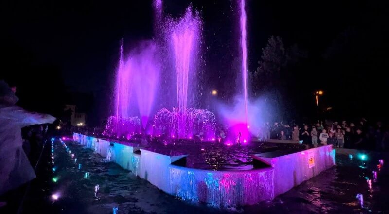 Власти Черкесска утвердили график работы фонтана в парке 100-летия Карачаево-Черкесии