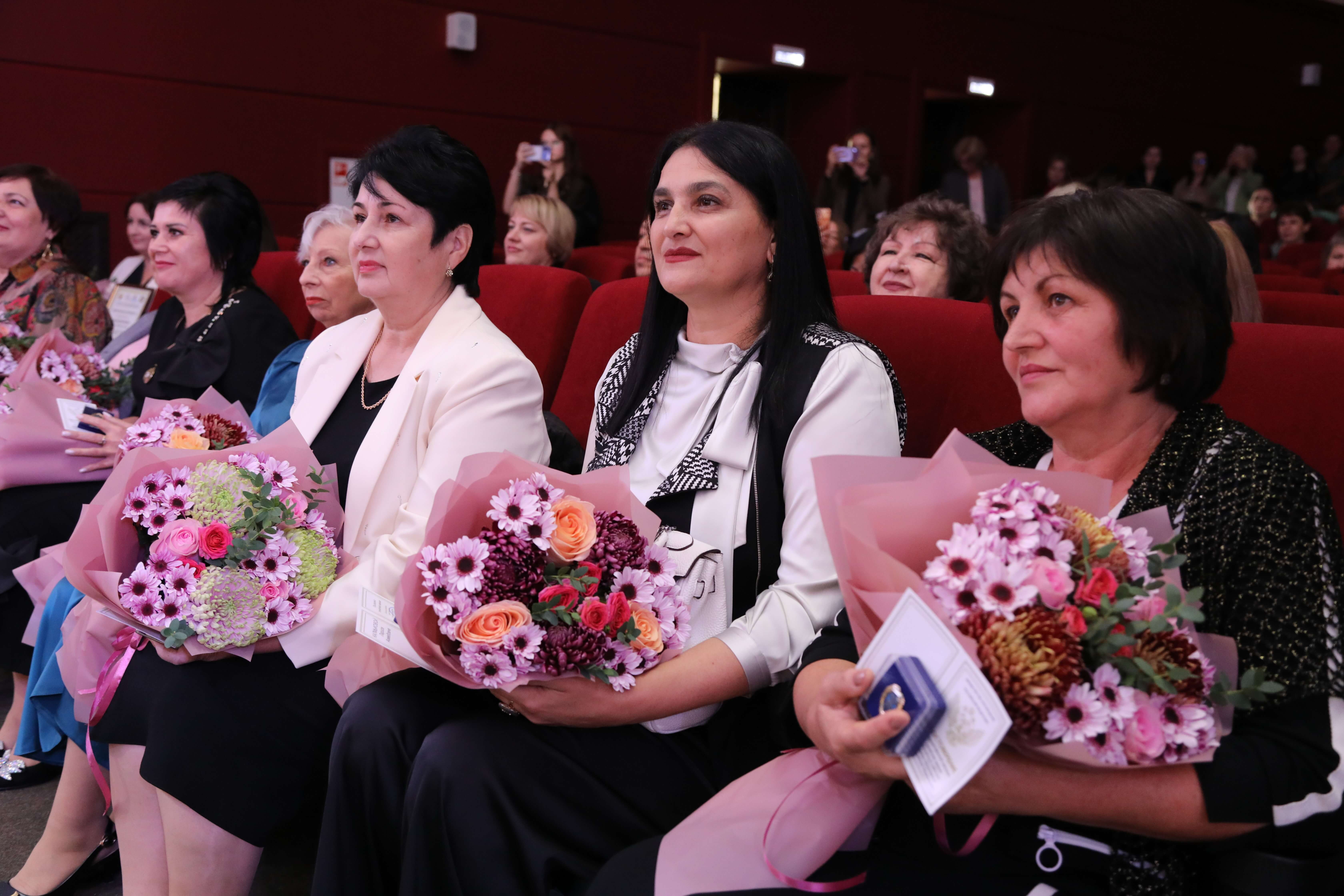В Черкесске в День учителя состоялось чествование педагогов
